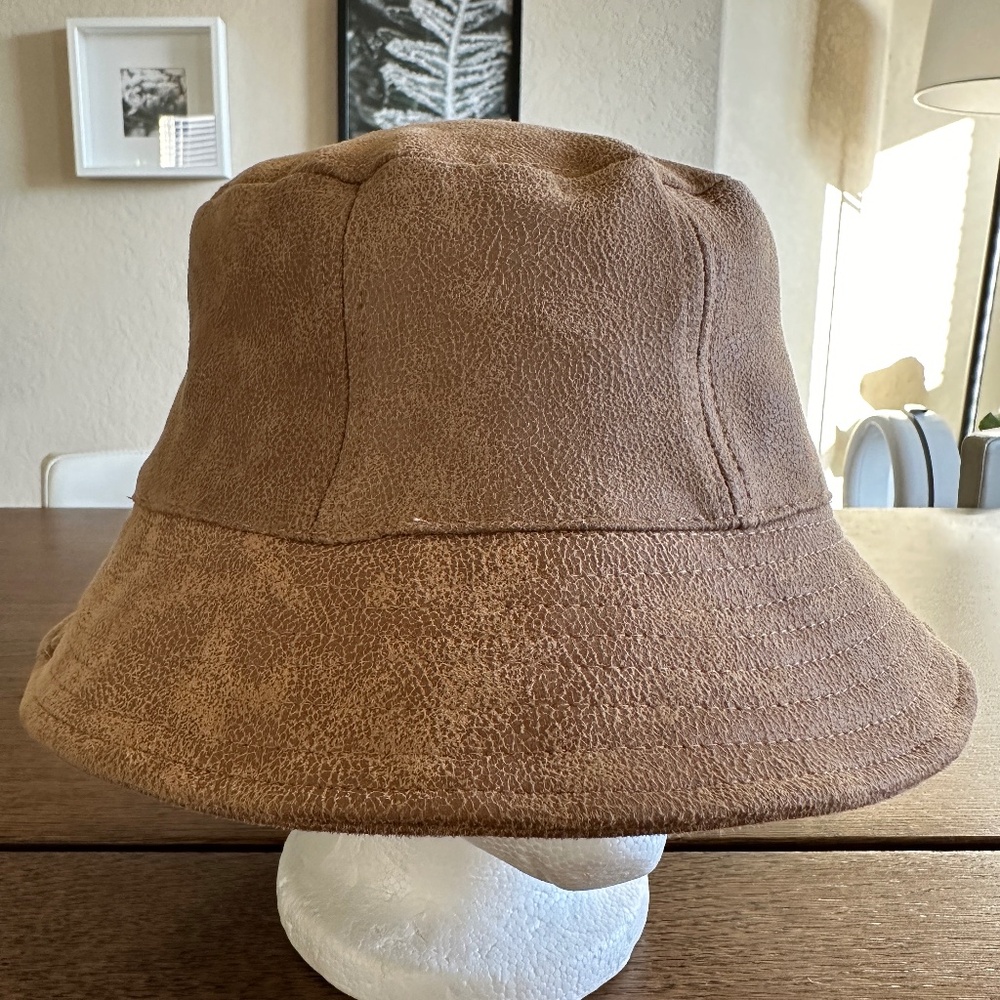 August Bucket Hat Leather Like